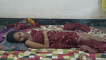 Desi Bhabhi Ko Padosi Ne Zor Se Pel Diya