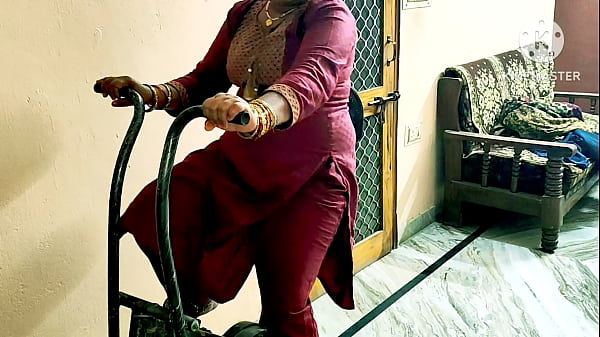 Indian Desi Bhabhi Gets Wild With The Gym Boy, Sweaty And Horny In The Locker Room