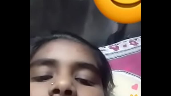 Desi Babe Flashing Her Tits Live On Cam
